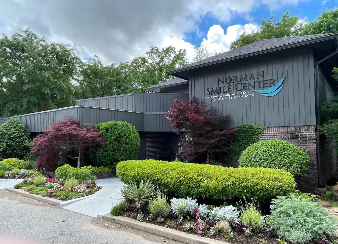 Norman Smile Center business background image